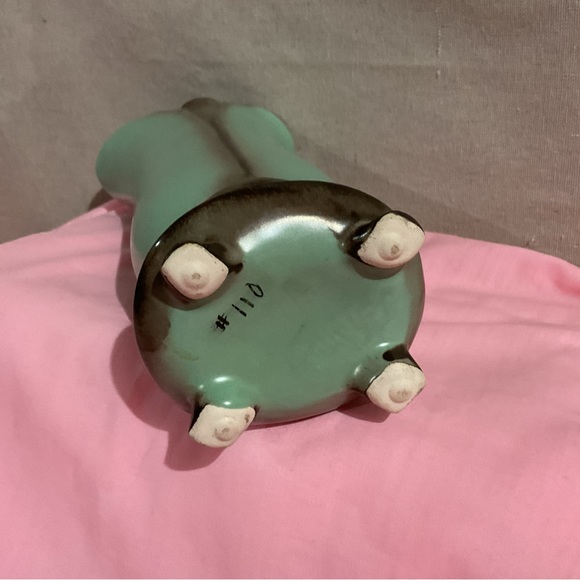 Vintage Green Porcelain Vase - Picture 4 of 4